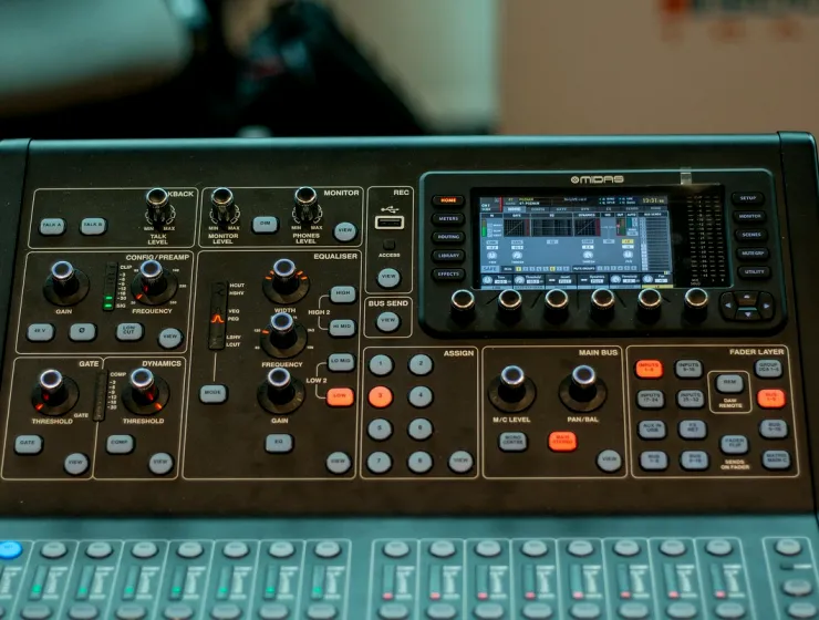Vision mixer and monitor wall in a control room